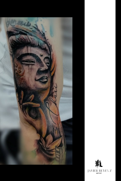 Tatuaje de Buda con efecto roca esculpida